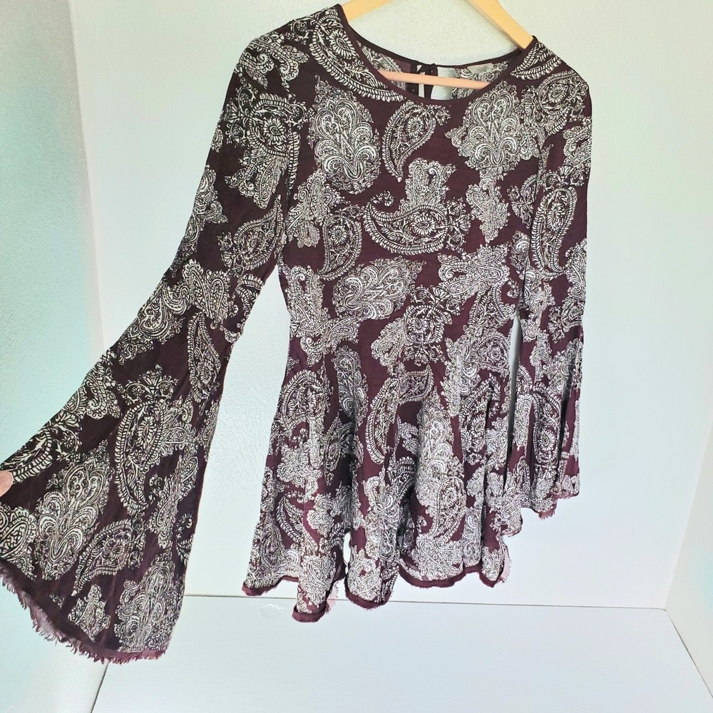 Ecote Paisley Print Bell Sleeve Mini Dress Maroon White Boho 60s Flowy 70s Light